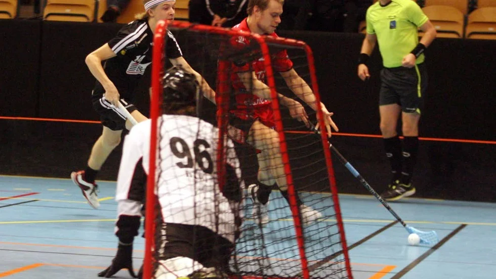 COMEBACK. Fredric "Kumla" Carlsson trappar upp för A-lagsspel igen. Solfjäderstaden jobbar också med värvningar för att hänga kvar i ettan.