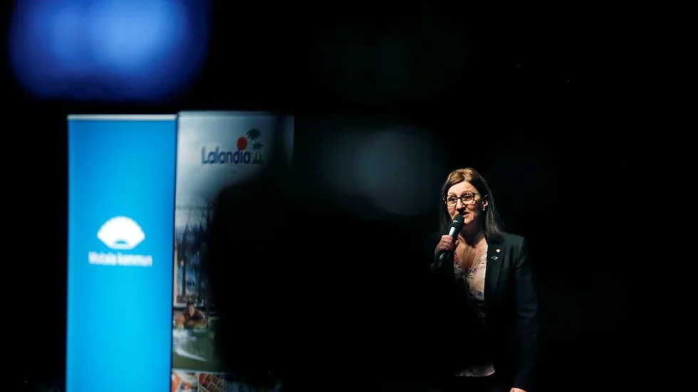 Informationsmöte. Camilla Egberth (S) vid tisdagens Lalandiaträff i Motala.