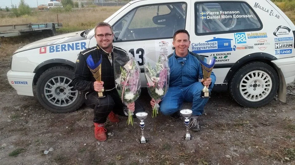 Tillsammans med kartläsaren Daniel Mörn Edorsson höll sig VMS-föraren Pierre Fransson långt framme i Rally Blekinge.