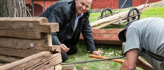 På knä för historiens vingslag