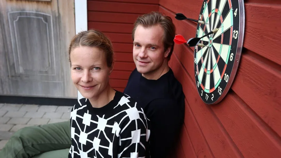 Hemma. Henrik Johnsson och Malin Baryard gillar lugnet mellan resorna.