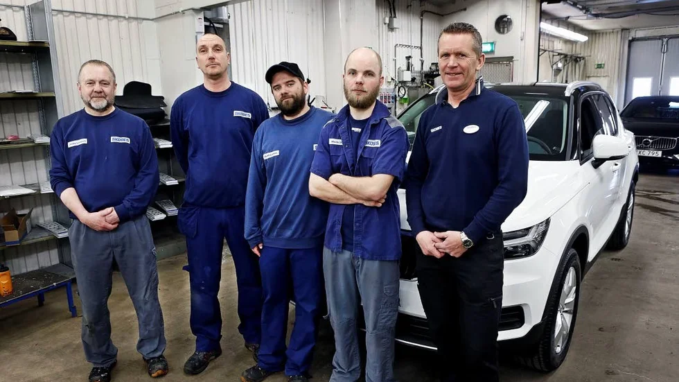 Hela gruppen som jobbar med rekond:  Johnny Larsson, Robert Engström, Dennis Larsson, Martin Wivell samt verkstadschef Lars Nilsson.