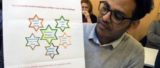 De slår ett slag för modersmålet