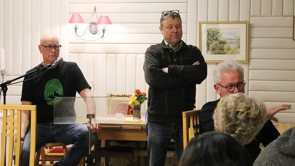 Häromdagen hölls ett första planeringsmöte för årets upplaga av Kärleksveckan. Anders Björkman och Lars Andersson lyssnar på vad mötesdeltagarna har att säga.