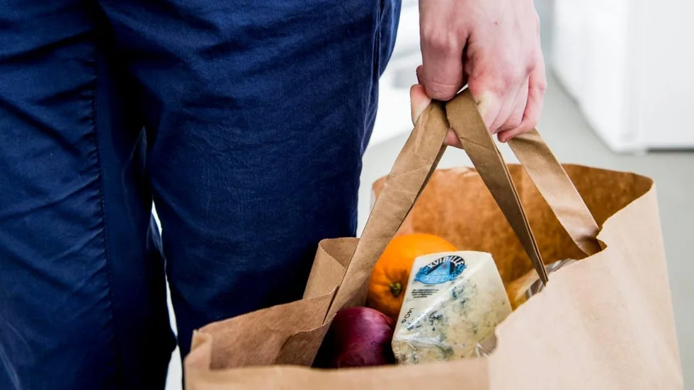 Att göra en veckomatsedel och planera sina inköp är ekonomiskt och klimatsmart – även för studenter.