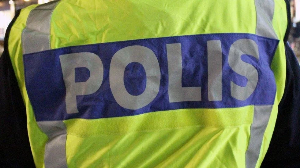 Tre personer blev misshandlade vid Stora torget i Motala, de klarade sig med lindriga skador.