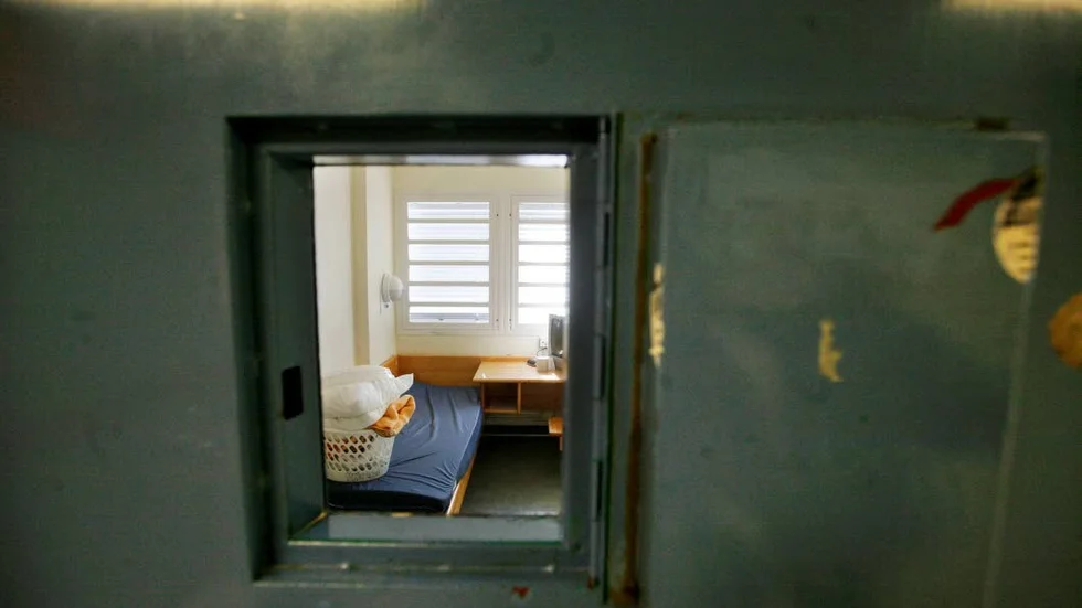 Den misstänkte 28-åringen sitter fortsatt häktad. Åtal ska vara väckt senast den 23 juni.