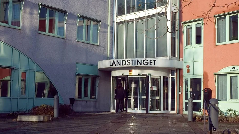 Landstinget. SD kritiserar utbildningen i kulturell kompetens för personalen.