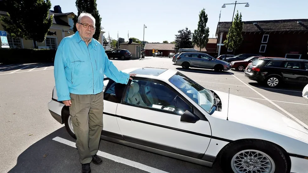 Ögonstenen. Gunnar och hans favorit – en Pontiac Fiero -87.