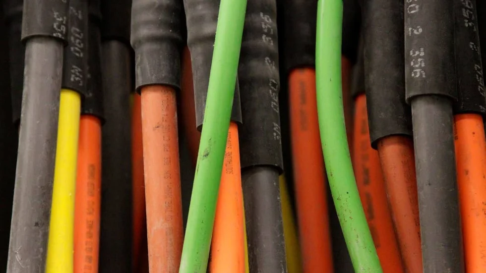 Fiberkablar. Också mindre kommuner måste fortsätta digitaliseringen.