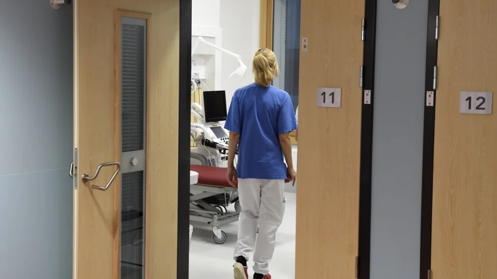 STOCKHOLM 20161120
Interiör från Nya Karolinska. Vårdpersonal i patientrum.
Foto: Henrik Montgomery / TT / kod 10060