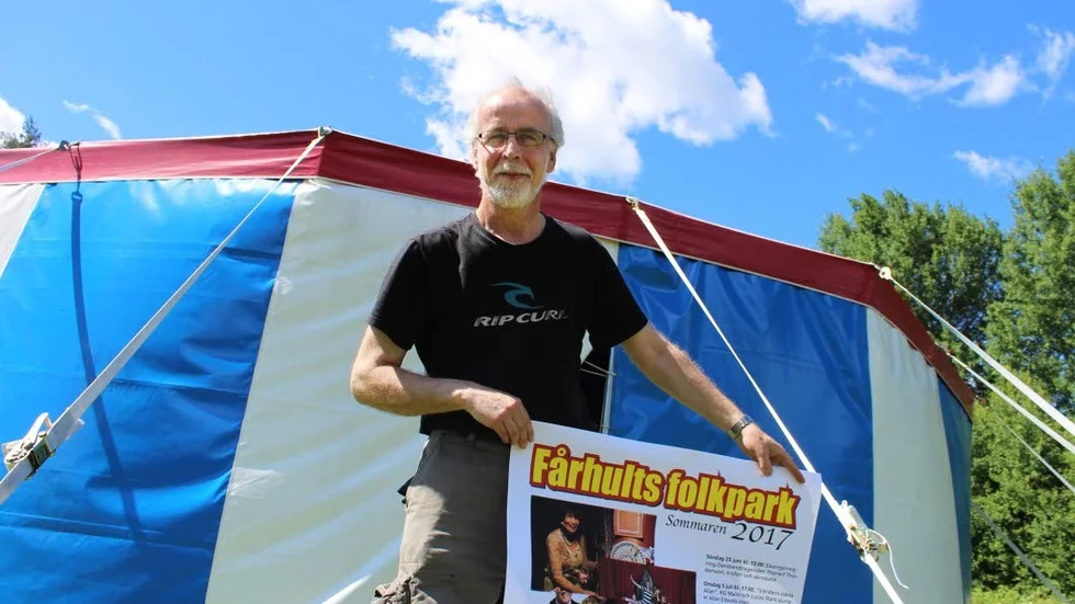 Slutar. Det är tre trolleriföreställningar denna vecka i Fårhults folkpark. Sedan slutar trollkarlen Janne Näsström med föreställningar.