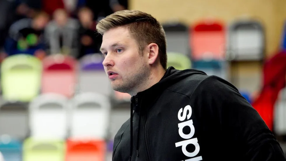 Johan Astbrant har gjort sig känd som en matchcoach med stort engagemang och ibland hetsigt humör. Den här säsongen har dock varit helt annorlunda.