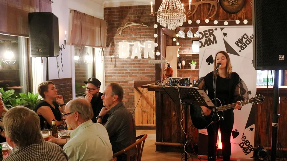 Horns café hade i söndags sin första pubkväll. Foto: Erica Månsson