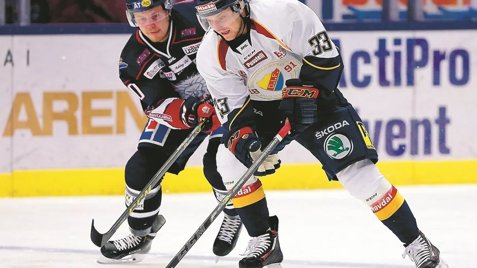 På tisdag drar allvaret igång igen efter landslagsuppehållet. I morgon är det dags för retur i CHL, då Linus Hultströms Djurgården möter Lukko Rauma. Sedan väntar två tuffa matcher i SHL mot Frölunda. Foto: Scanpix.