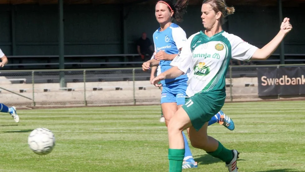 Caroline Phalén gjorde comeback i HFK och stod för två mål i 7–4-segern mot FBSK B.