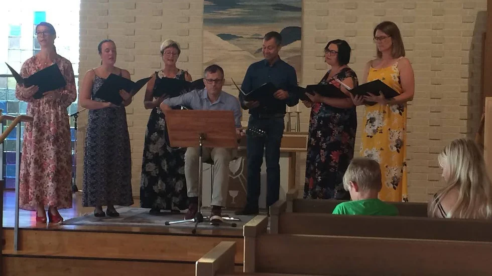 Traditionsenligt arrangerades en konsert i Missionskyrkan, under rubriken "Sång i sommarkväll".