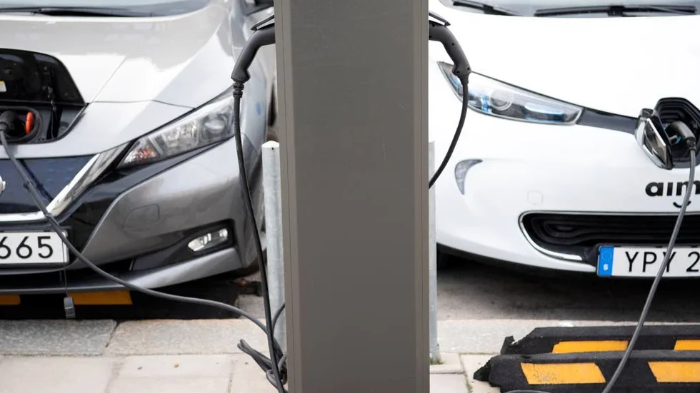 En elektrifiering av transporterna är det bästa för framtiden, menar debattörerna.