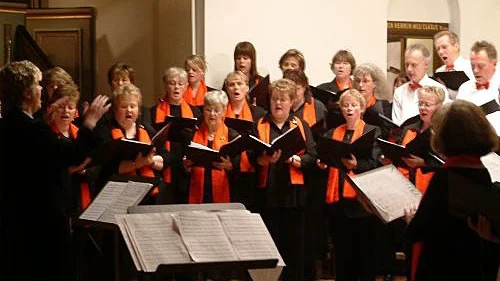 Körerna gav allt och lite till när julen sjöngs in i Hultsfreds kyrka.