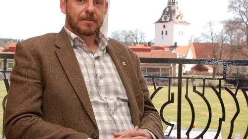 Tomas Kronståhl berättar om hur han ser på ansvaret för att få rätsida på kommunens ekonomi.