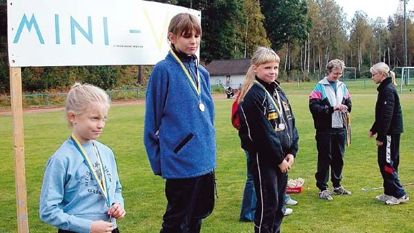 Duktiga löpartjejer. Alexandra Ärleskog vann 60 meter före Rebecka Liljegren och Malin Kjell.