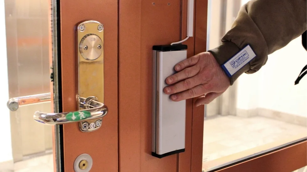 Insändarskribenten funderar över reglerna för bostadsanpassning och får svar direkt.