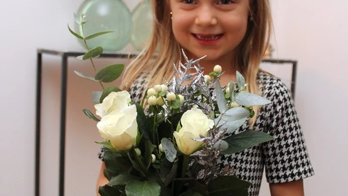Idde Konradsson uppvaktades med blommor och prinsesstårta.