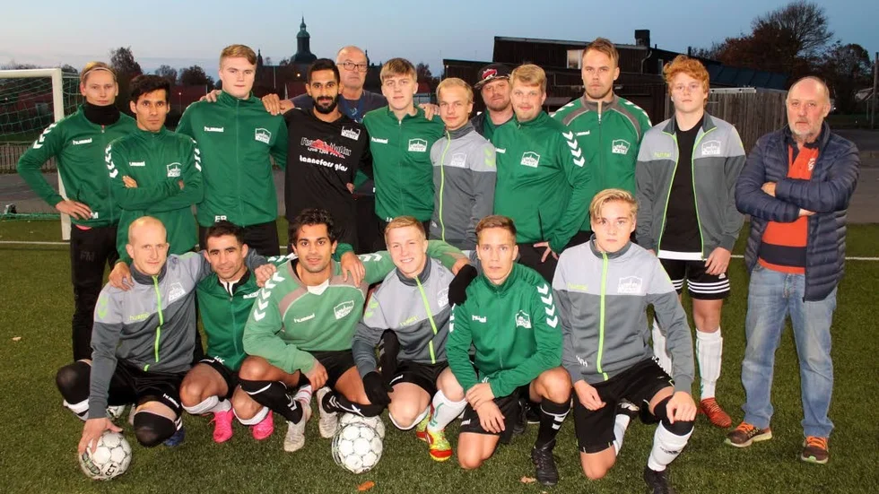 Sista träningen. Det var mycket folk på VGIF-herrarnas sista träning den här utomhussäsongen. Fotbollsresan var också där, för avsnitt 23 i videoserien.