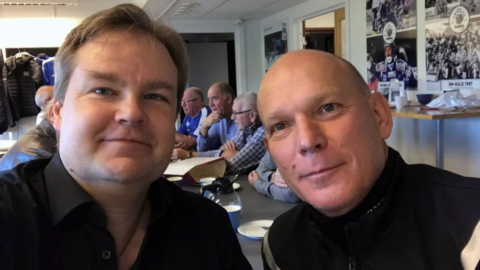 Östgöta medias reporter Jens Bollius och gästexperten, tränaren Magnus Brodén, har spelat in säsongens första Bandysnack. Ett program som kommer att följa IFK Motala under säsongen.