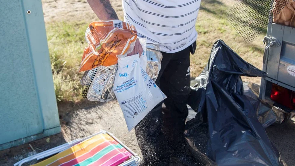 Nedskräpningen i Varamobaden har lett till att kommuninvånare själva valt att kämpa för en renare strand.