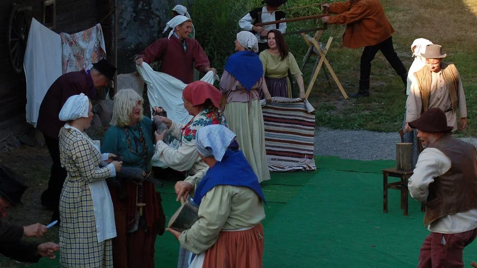 Brett upplägg. Föreställningen engagerar många i bygden och är en imponerande storsatsning.