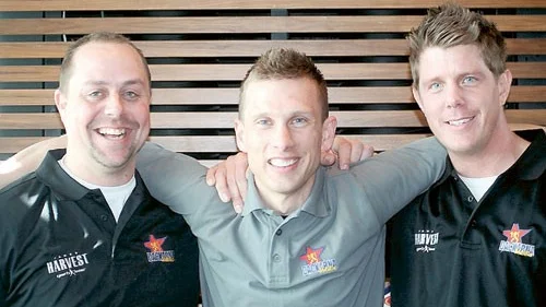 Guldfavoriter. Mikael Karlsson, Andreas Jonsson och Jerker Eriksson trivs med Dackarnas favoritskap.