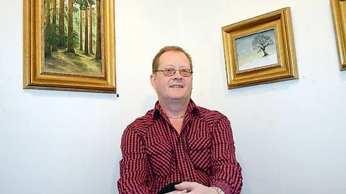Jörgen Jeppsson ställer under de närmaste veckorna ut sin konst på Galleri Kopparslagaren i Hultsfred.