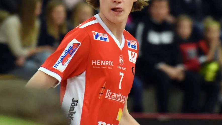 Joel Nyström är son till förre VIBK-stjärnan Jonas Nyström. Ikväll tar Joels Jönköpings Ungdom emot just VIBK.
