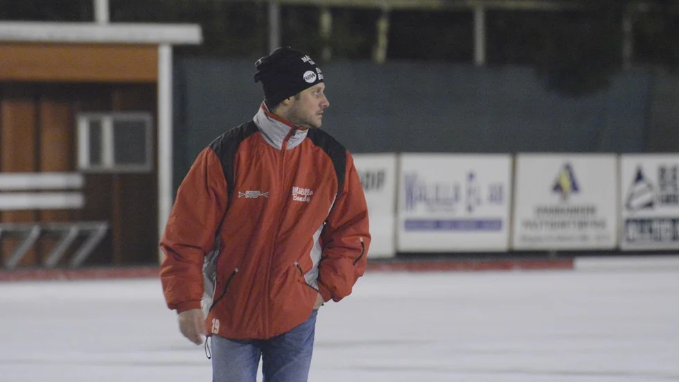 Johnny Quiros tog över tränarsysslan i Målilla Bandy i höstas. Om det blir någon fortsättning återstår att se.