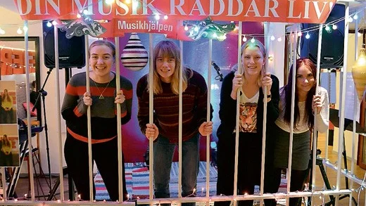 Klara Ferngren Ådemark, Jakob Larsson, Anna Olson och Vendela Åstrand i kulturföreningen KUNG samlar in pengar till Musikhjälpen.
