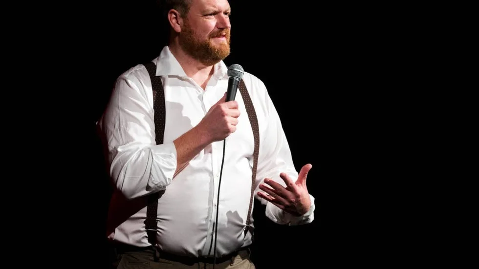 Svävar ut. Kristoffer Appelquists signum är hans absurda tirader.