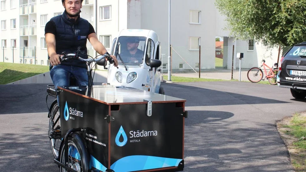 Städarna i Motala vill minska antalet bilresor i tjänsten med 50 procent.