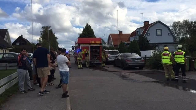 SOS Alarm fick strax före klockan 15:30 på söndagen larm om en brand i en villa i Norrköping.