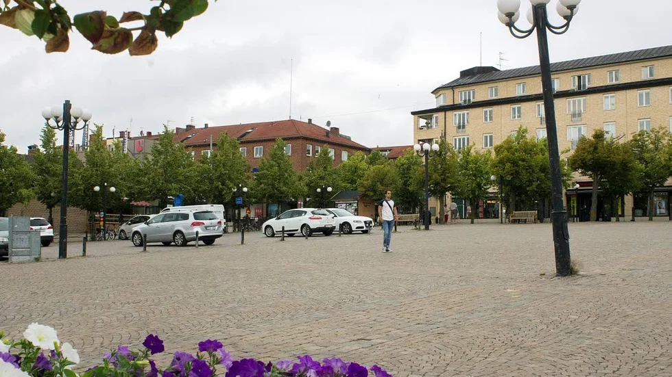 Torgytan mellan lyktstolparna kommaer att utgöra det utökade parkeringsområdet.