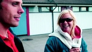 - En liten tråkig premiärdag rent vädermässigt, även om solen tittade fram ett tag, summerar badvakterna Per Nylin och Linda Christersdotter Ågren från NKK.