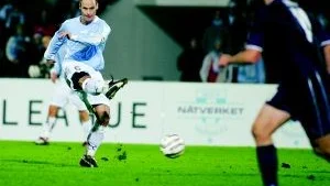 Thomas Olsson vill lämna Malmö FF och har bl a uppvaktats av IFK Norrköping. Men Thomas vill spela kvar i allsvenskan och just nu verkar IFK Göteborg vara hetaste alternativet som ny klubbadress. 
Foto: Scanpix/Arkiv