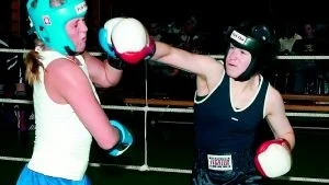 Johanna Prack, Nyköping. och Sofia Karlsson, Åtvidaberg. bjöd på en riktig fight där Johanna till slut vann med 27-20.
FOTO: TITTI OLOVSSON