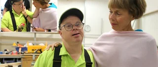 Här blir Mats överraskad på sin arbetsplats – systerns kupp med milkshake och musik • "Han är vår ljusängel"