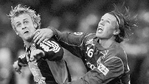 Djurgårdens forward Daniel Sjölund, t v, får inte spela särskilt ofta i allsvenskan. IFK Norrköping har full koll på den åländske 22-åringens läge. 
Foto: Scanpix