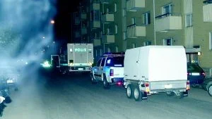 Polisens bombtekniker kom till Norrköping vid midnatt i går och jobbade hela natten med att flytta granaten som hittades i en källare på Styrstadsgatan. I dag kommer granaten att sprängas vid övningsfältet Kvarn, öster om Borensberg.
Foto: Ulf Wigh/Wighsnews
