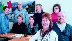 Facken samarbetar för första gången i en gemensam medlemsutbildning. Från vänster Anita Mattisson, Handels, Glenn Gustafsson, Pappers, Hannu Hietala, Metall, Inger Kans, Metall. Sittande f v Annika Larsson, Metall, Jenny Pettersten, Metall, Ulrika Lundgren, Kommunal och Jonny Persson, Metall.
FOTO: TITTI OLOVSSON (0122-131 75)
titti.olovsson@folkbladet.se