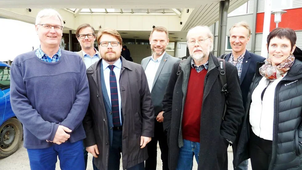 Diskuterade 51-an. 51-ans framtid diskuterades vid ett stormöte i Norrköping på onsdagen. Bland annat av  från vänster Fredrik Idevall, Region Örebro, kommunalrådet Anders Härnbro (S) Finspång och Stefan Dahlskog, Region Östergötland (i röd tröja).