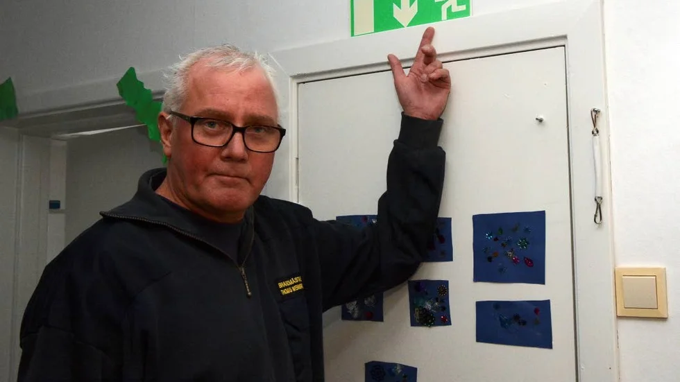Tillsyn. Jodå, utrymningsskylten sitter där den ska enligt Brandmästare Tomas Wennström.