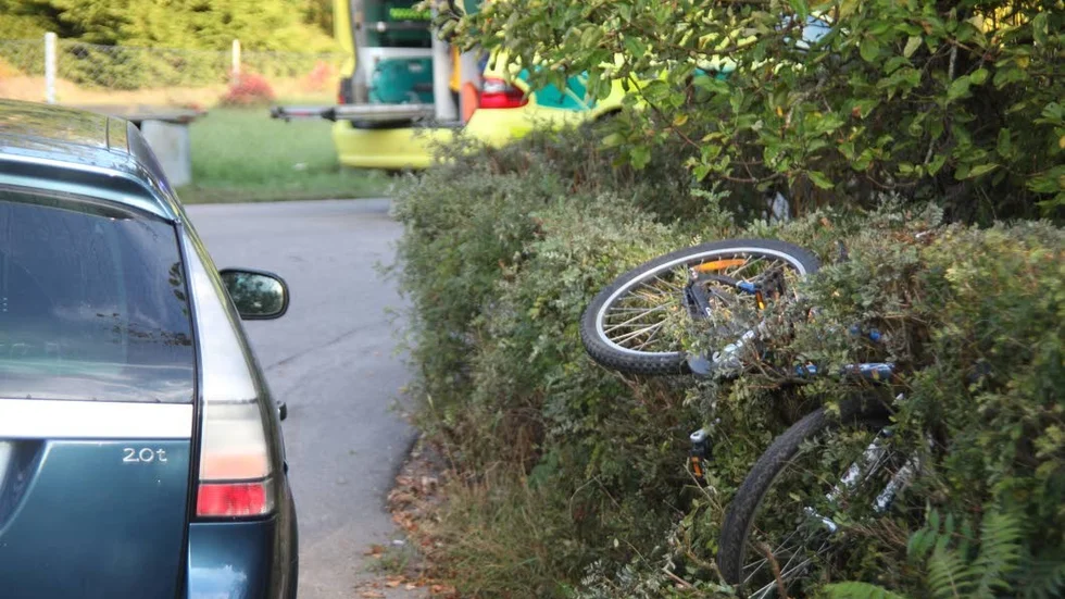 Påkörd cyklist. En yngre cyklist blev påkörd av en bil i Jursla på tisdagsmorgonen.